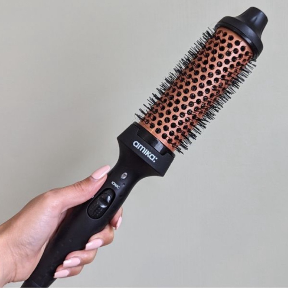 Amika Blowout Babe Thermal Ionic Brush